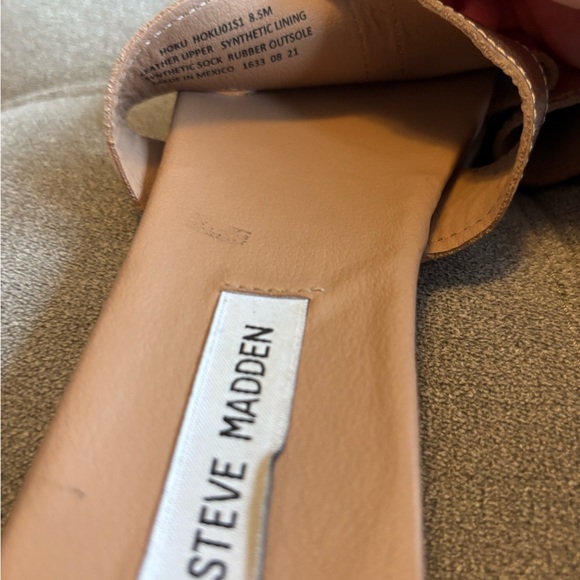 Steve Madden Gold Sandals with Metallic Straps - Picture 2 of 3